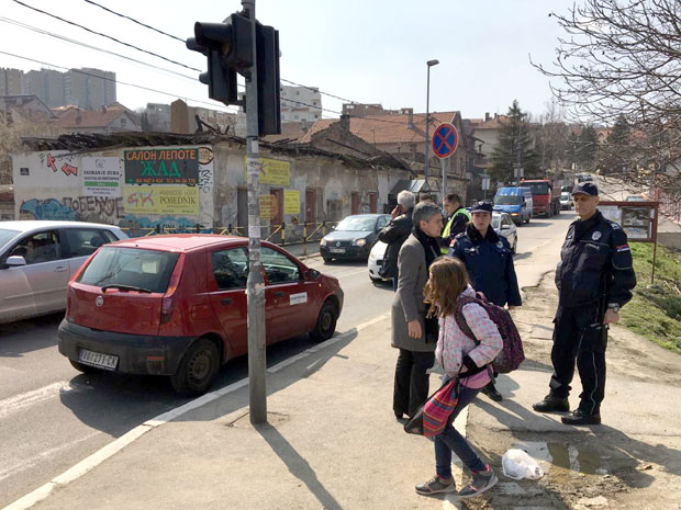 ОПАСНА МИРИЈЕВСКА САОБРАЋАЈНИЦА: На раскрсници страдају деца 